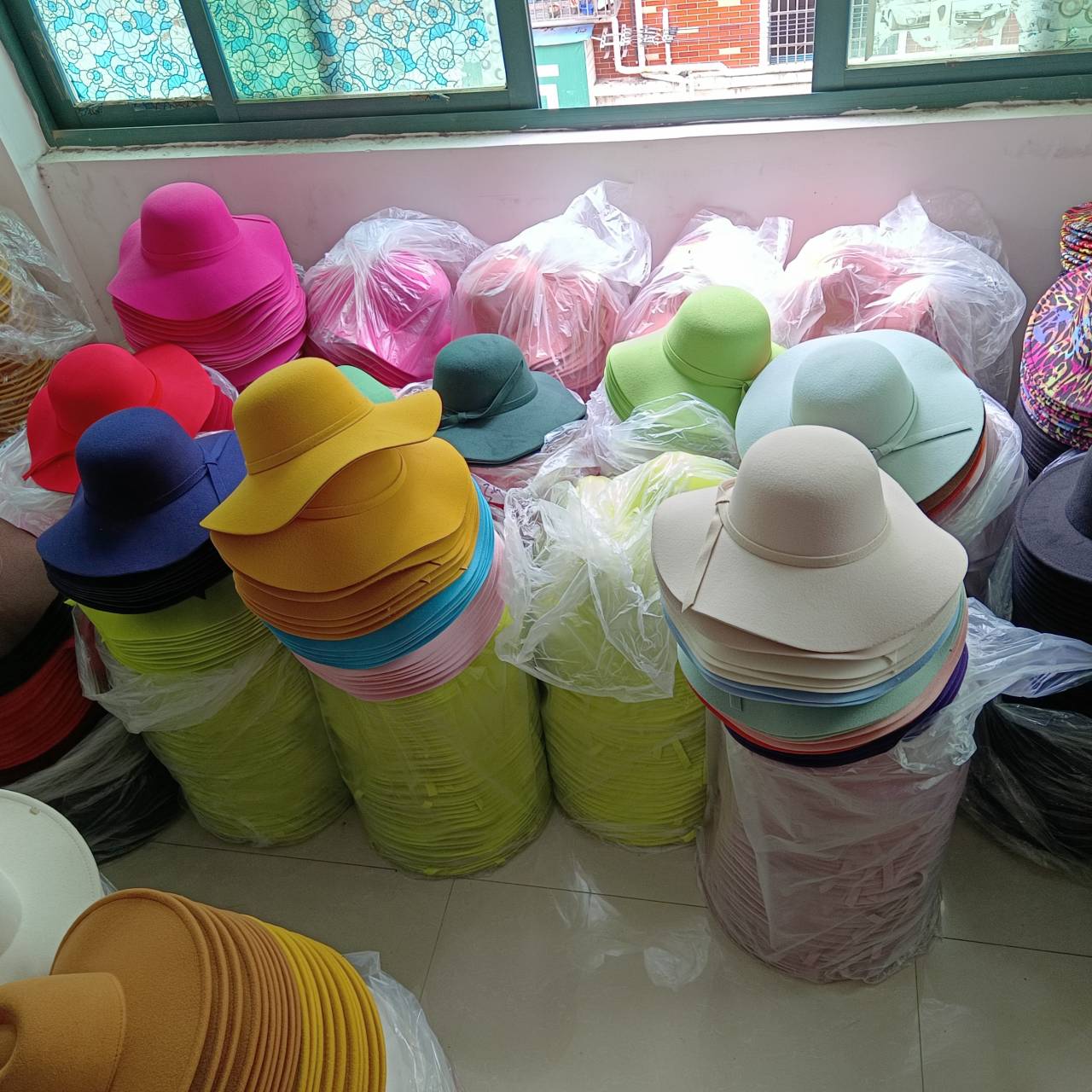 White Dome-shaped Ladies' Hat  - Hat Floppy Wide recensie en prijs